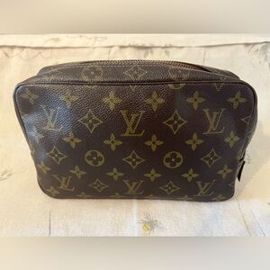 Louis Vuitton Monogram Toiletry Trousse 23 Bag
